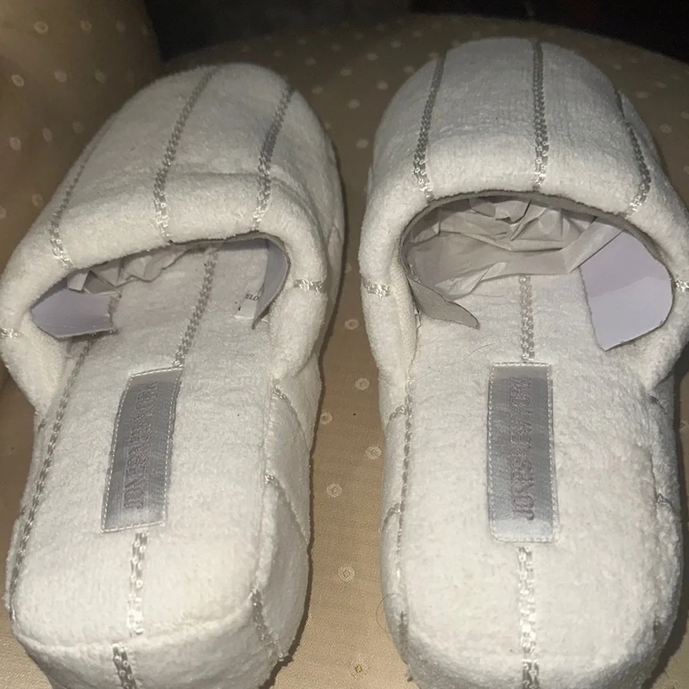 Jones New York White Slippers Soft and Cozy